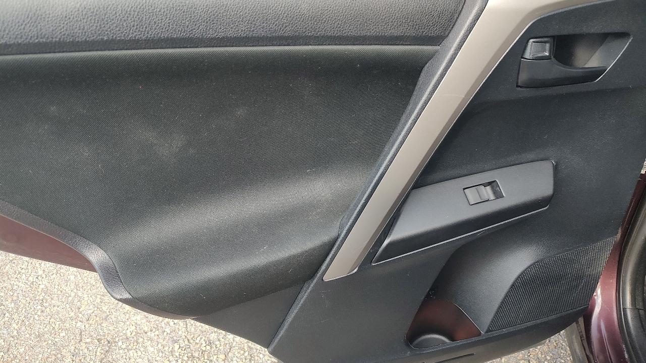 Toyota RAV4 LE AWD 2018