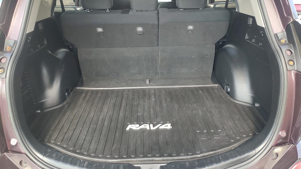 Toyota RAV4 LE AWD 2018