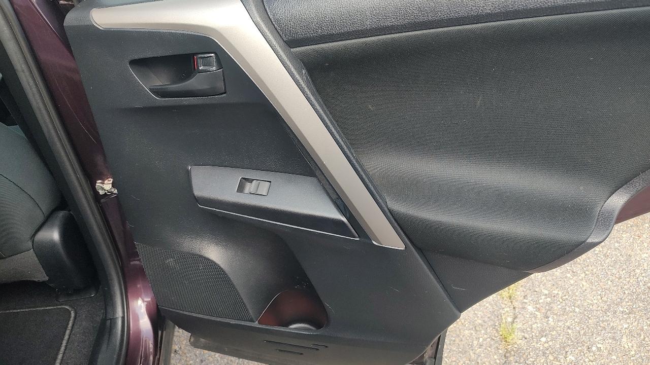 Toyota RAV4 LE AWD 2018