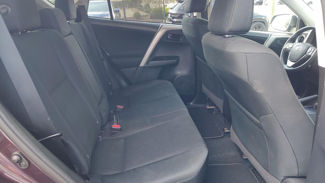 Toyota RAV4 LE AWD 2018