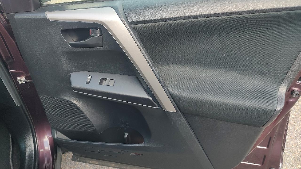 Toyota RAV4 LE AWD 2018