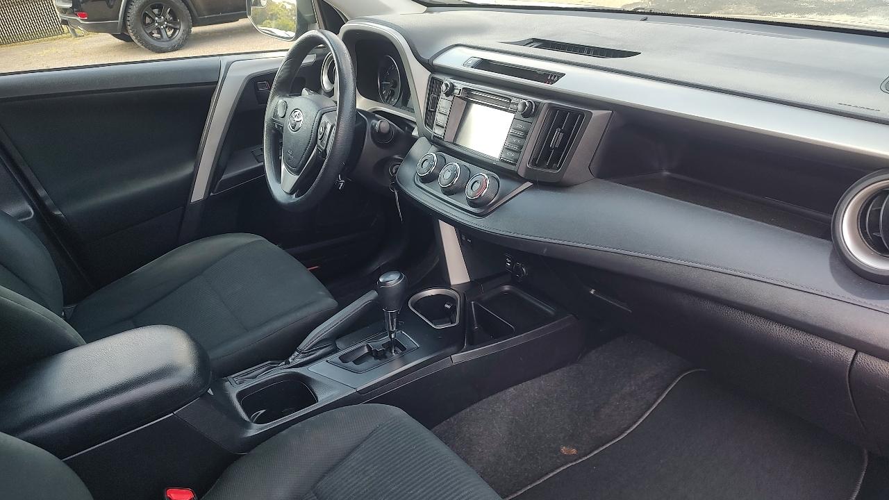 Toyota RAV4 LE AWD 2018