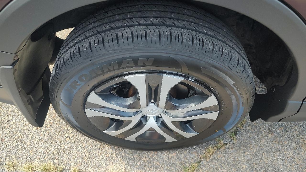 Toyota RAV4 LE AWD 2018