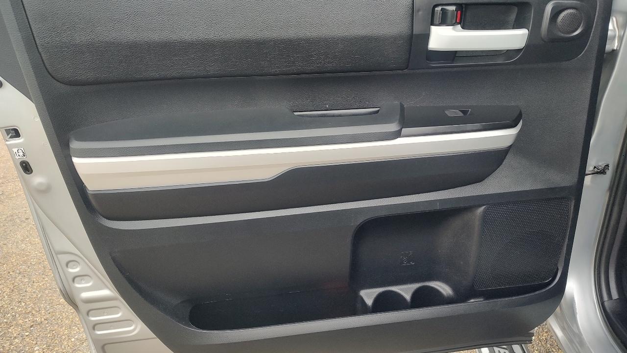 Toyota Tundra SR5 5.7L V8 FFV CrewMax 4WD 2016