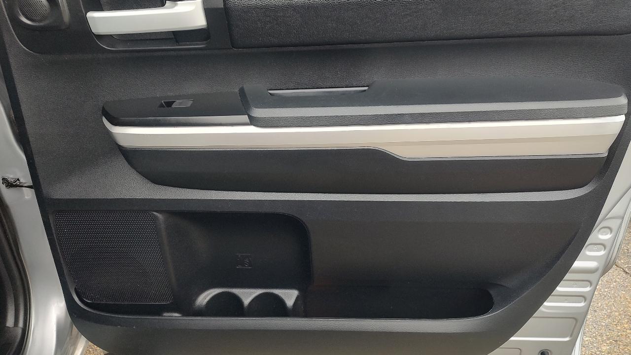 Toyota Tundra SR5 5.7L V8 FFV CrewMax 4WD 2016