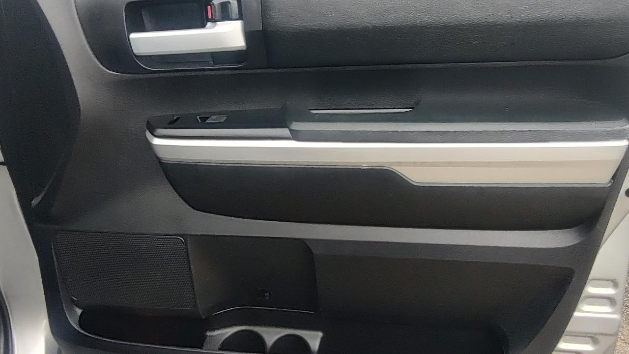 Toyota Tundra SR5 5.7L V8 FFV CrewMax 4WD 2016