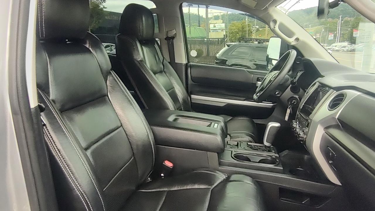 Toyota Tundra SR5 5.7L V8 FFV CrewMax 4WD 2016
