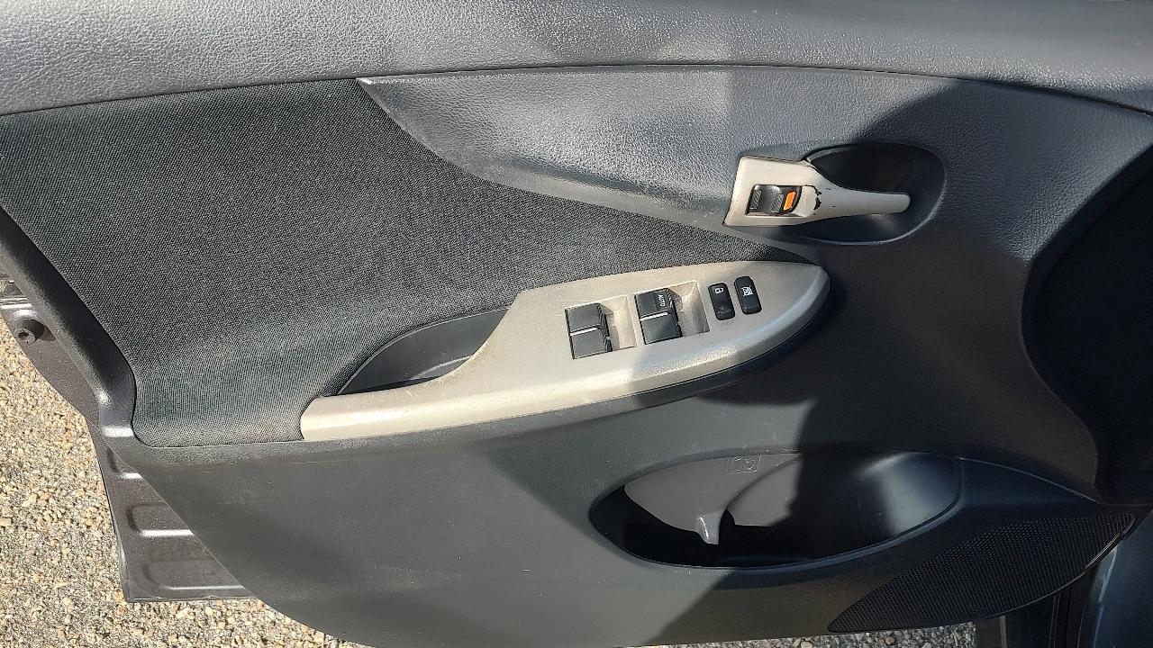 Toyota Corolla 4dr Sdn Auto S (Natl) 2013