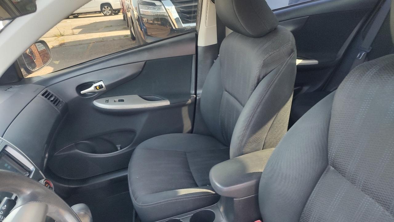 Toyota Corolla 4dr Sdn Auto S (Natl) 2013
