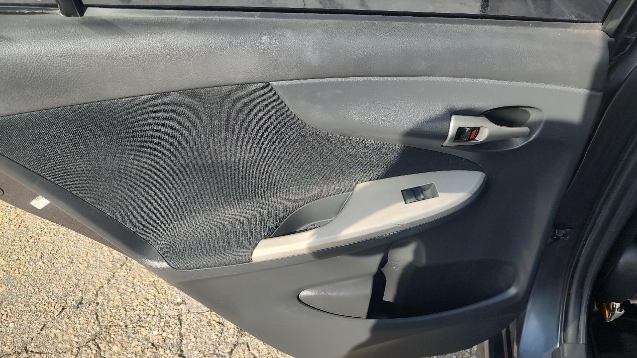 Toyota Corolla 4dr Sdn Auto S (Natl) 2013