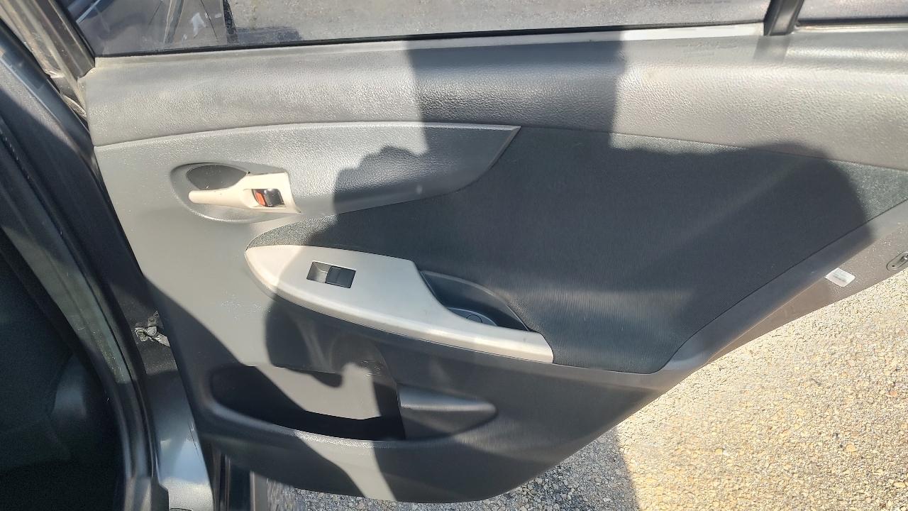 Toyota Corolla 4dr Sdn Auto S (Natl) 2013