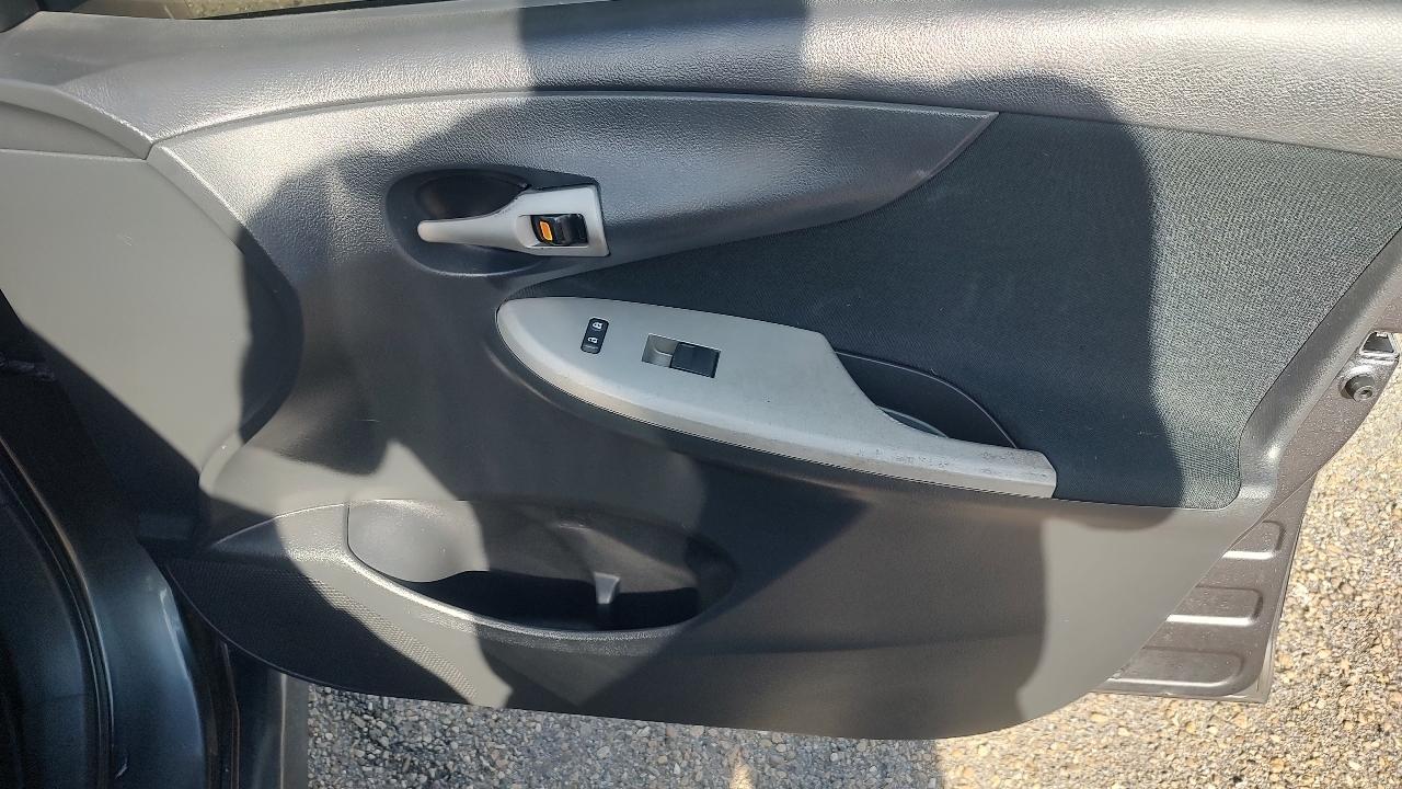 Toyota Corolla 4dr Sdn Auto S (Natl) 2013