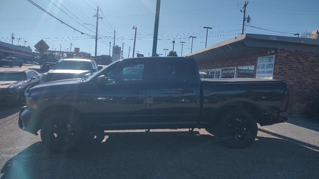 RAM 1500 Tradesman Crew Cab SWB 4WD 2016