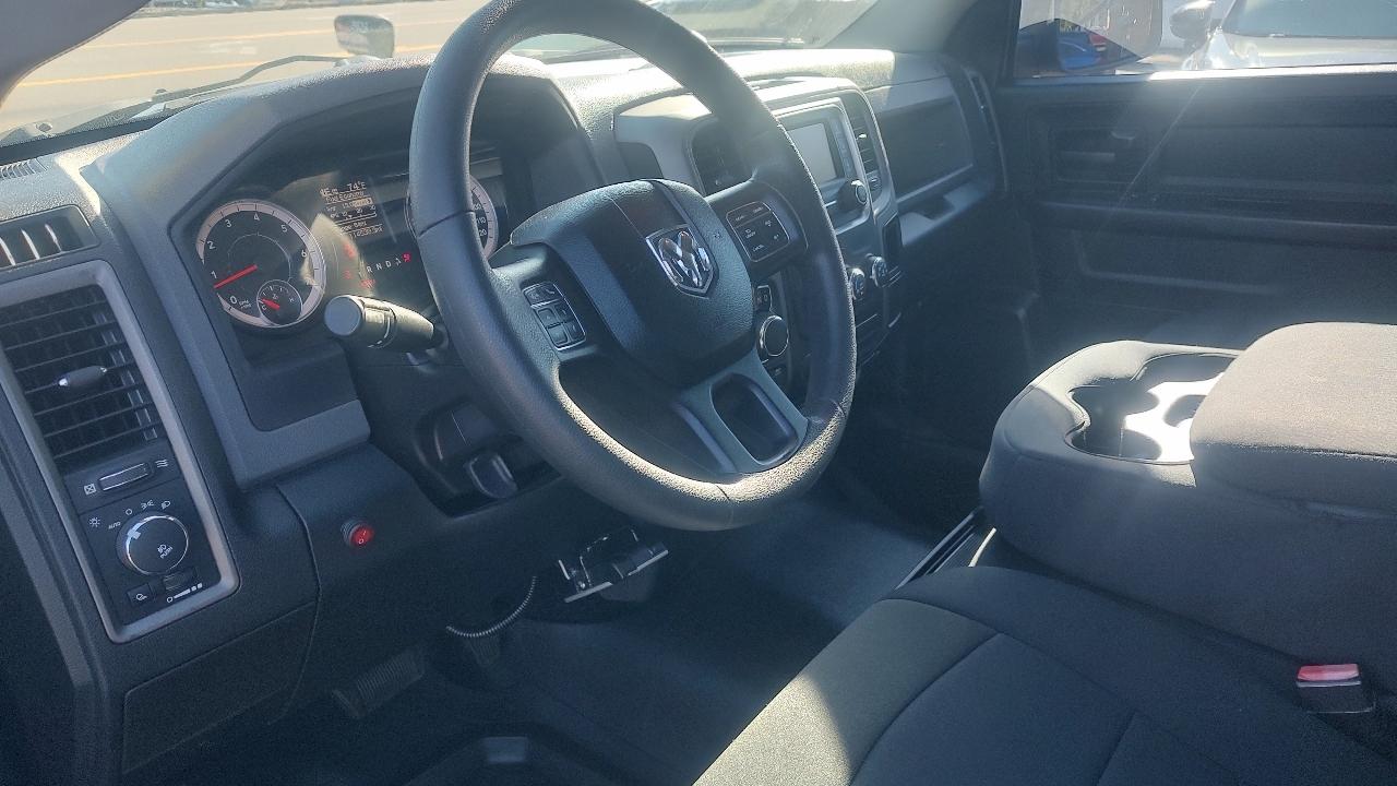 RAM 1500 Tradesman Crew Cab SWB 4WD 2016