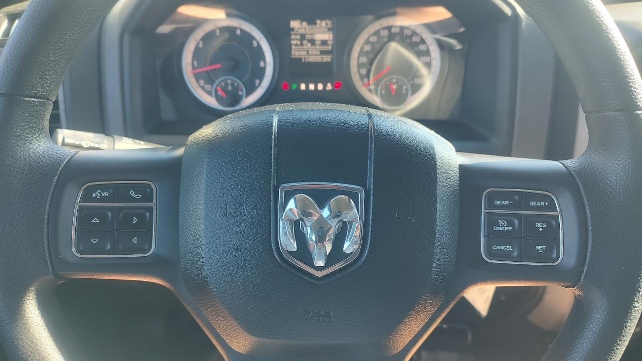 RAM 1500 Tradesman Crew Cab SWB 4WD 2016
