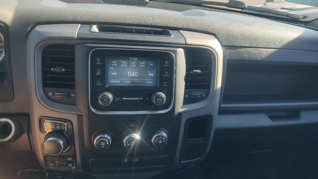 RAM 1500 Tradesman Crew Cab SWB 4WD 2016