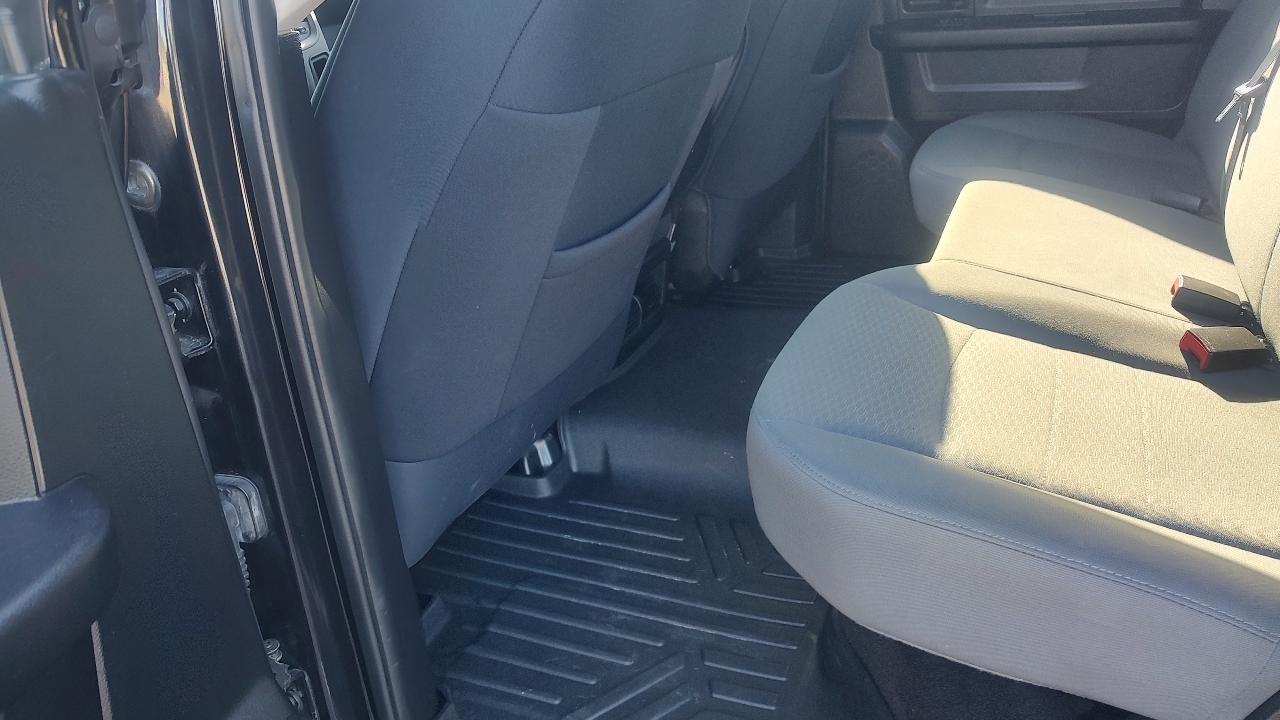 RAM 1500 Tradesman Crew Cab SWB 4WD 2016