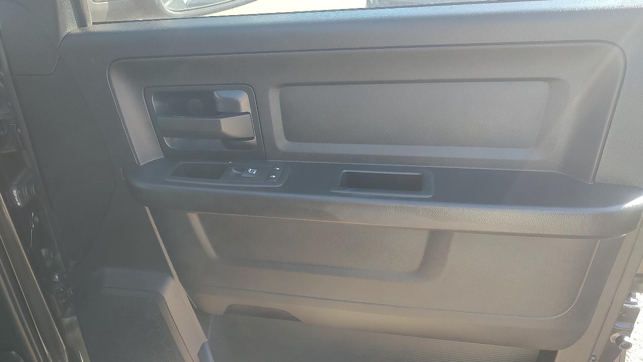 RAM 1500 Tradesman Crew Cab SWB 4WD 2016