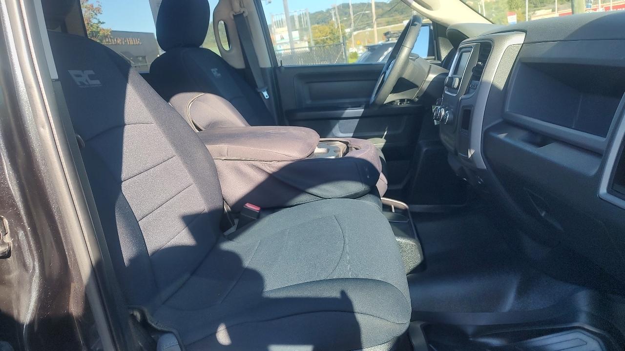 RAM 1500 Tradesman Crew Cab SWB 4WD 2016