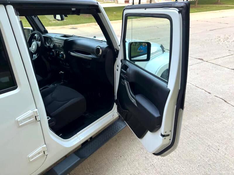 Jeep Wrangler Unlimited Sahara 4WD 2013