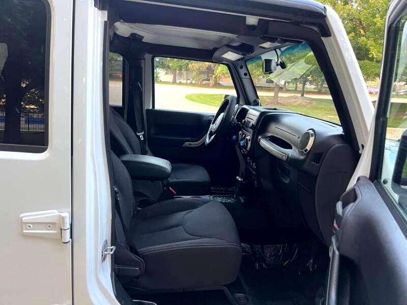 Jeep Wrangler Unlimited Sahara 4WD 2013