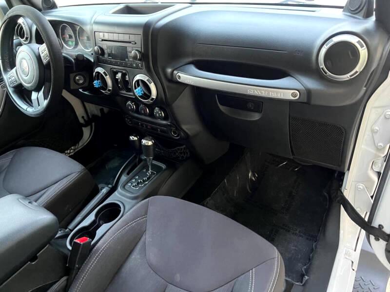 Jeep Wrangler Unlimited Sahara 4WD 2013