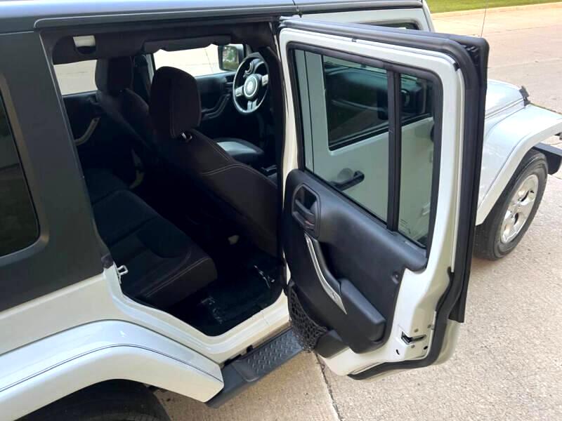 Jeep Wrangler Unlimited Sahara 4WD 2013