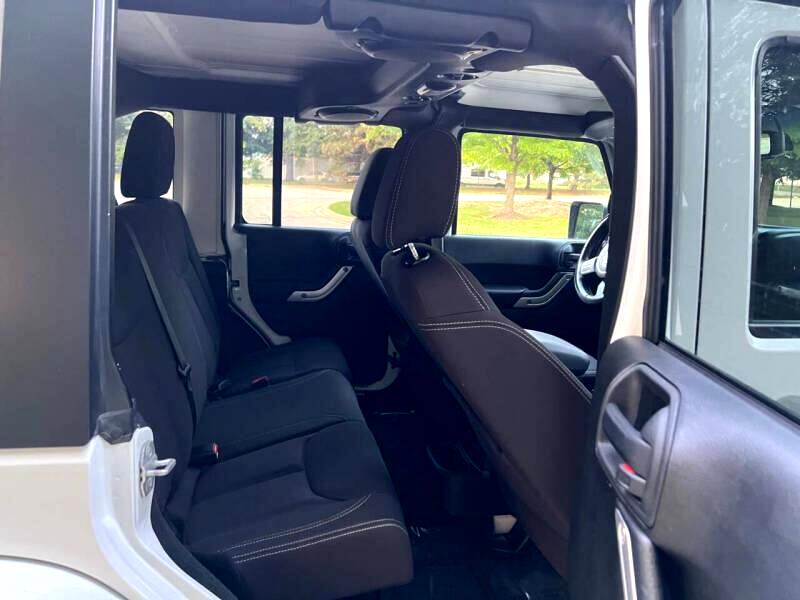 Jeep Wrangler Unlimited Sahara 4WD 2013