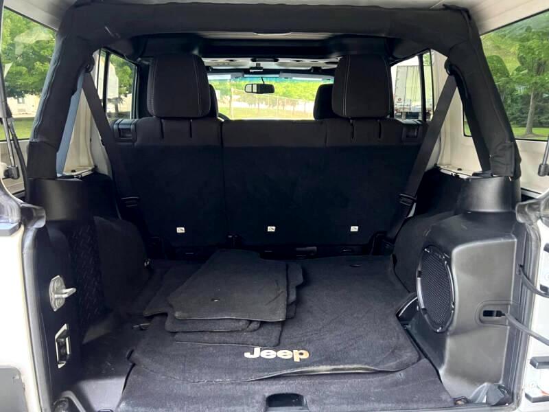 Jeep Wrangler Unlimited Sahara 4WD 2013