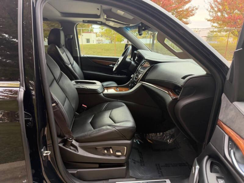 Cadillac Escalade Luxury 4WD 2015