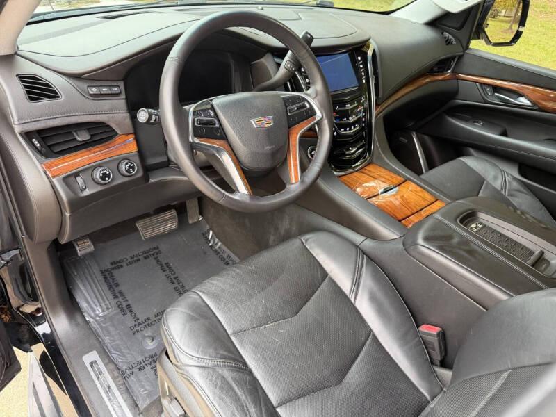 Cadillac Escalade Luxury 4WD 2015