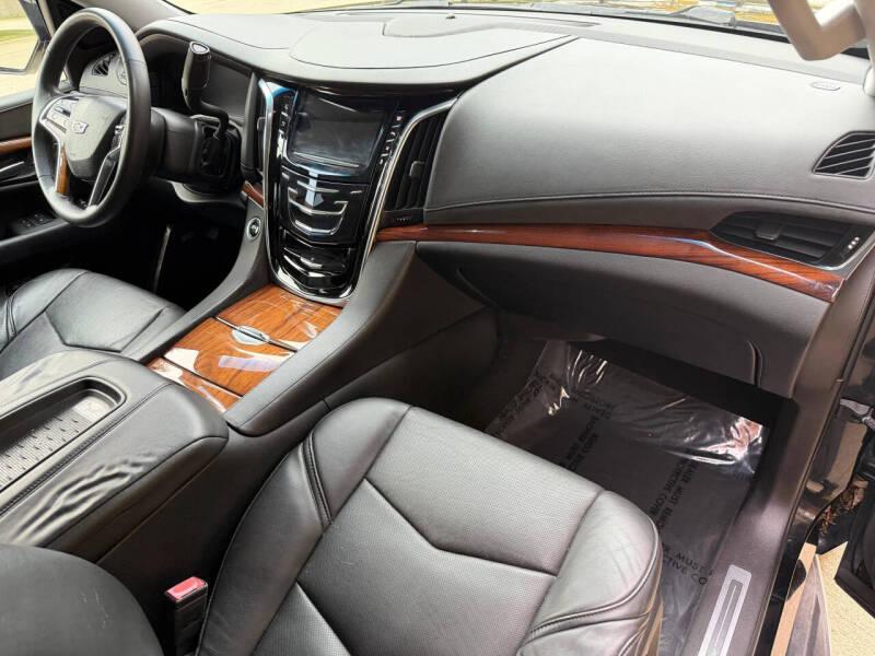 Cadillac Escalade Luxury 4WD 2015