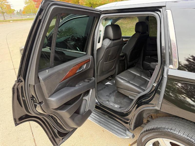 Cadillac Escalade Luxury 4WD 2015