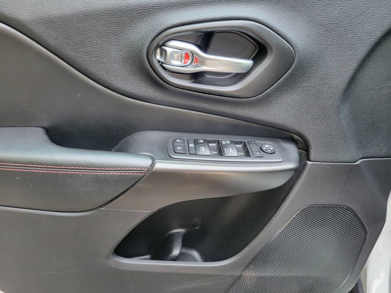 2020 Jeep Cherokee Trailhawk - Photo 30