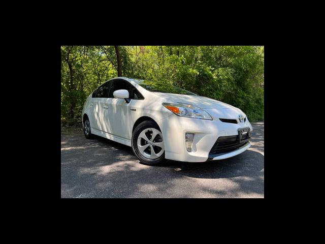 White 2015 Toyota Prius Hatchback Front-Wheel Drive Continuously Variable Transmission