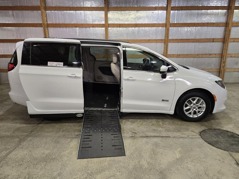 2021 Chrysler Voyager LXI