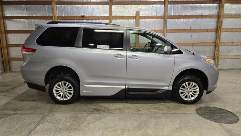 Toyota Sienna XLE FWD 8-Passenger V6 2014