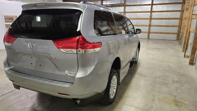 Toyota Sienna XLE FWD 8-Passenger V6 2014