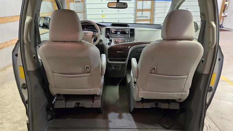 Toyota Sienna XLE FWD 8-Passenger V6 2014