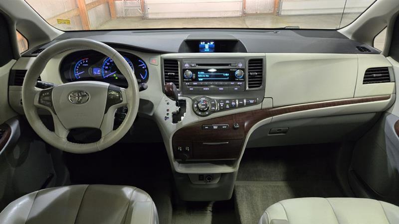 Toyota Sienna XLE FWD 8-Passenger V6 2014