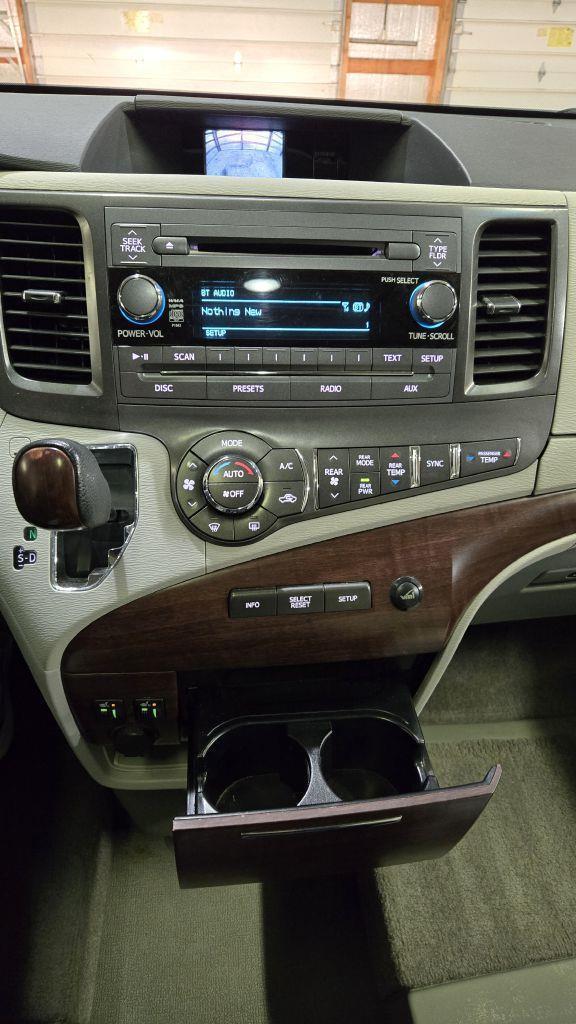 Toyota Sienna XLE FWD 8-Passenger V6 2014