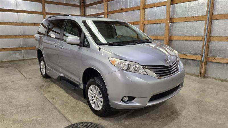 Toyota Sienna XLE FWD 8-Passenger V6 2014