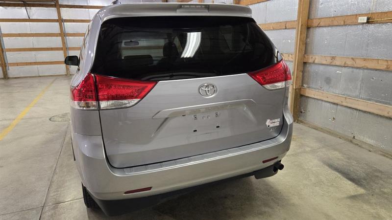 Toyota Sienna XLE FWD 8-Passenger V6 2014