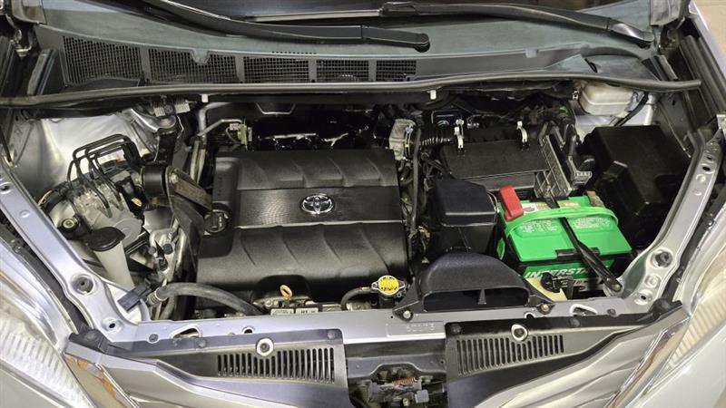 Toyota Sienna XLE FWD 8-Passenger V6 2014