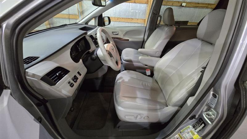 Toyota Sienna XLE FWD 8-Passenger V6 2014