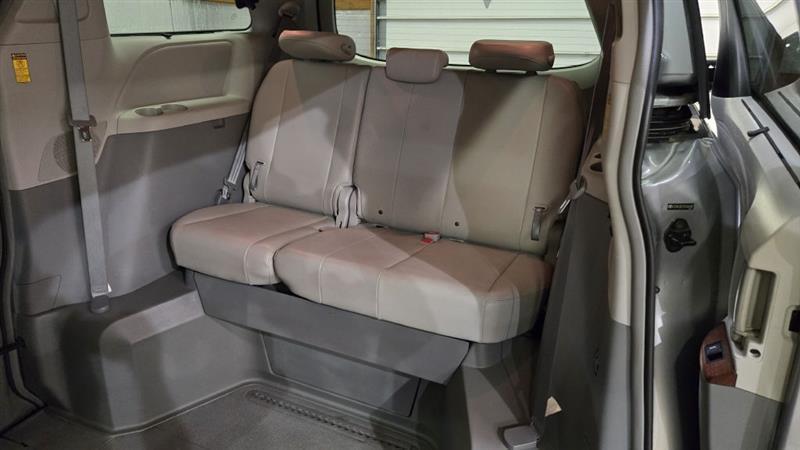 Toyota Sienna XLE FWD 8-Passenger V6 2014