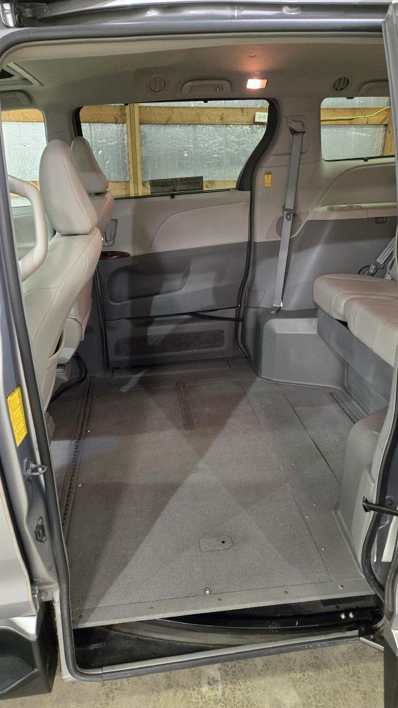 Toyota Sienna XLE FWD 8-Passenger V6 2014