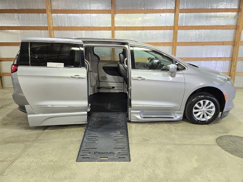2018 Chrysler Pacifica Touring-L