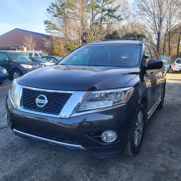 2015 Nissan Pathfinder SL's photo