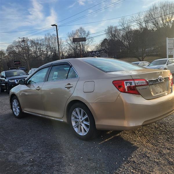 Toyota Camry Hybrid LE 2012